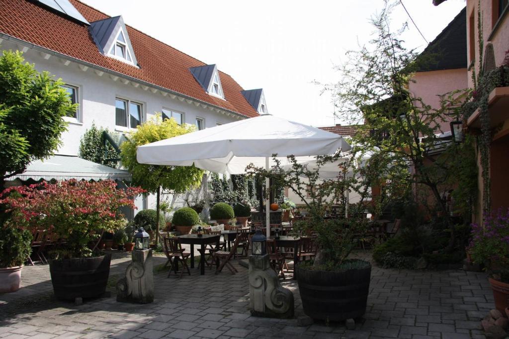 Hotel Gasthof Gruener Wald هوفهايم آم تاونوس المظهر الخارجي الصورة