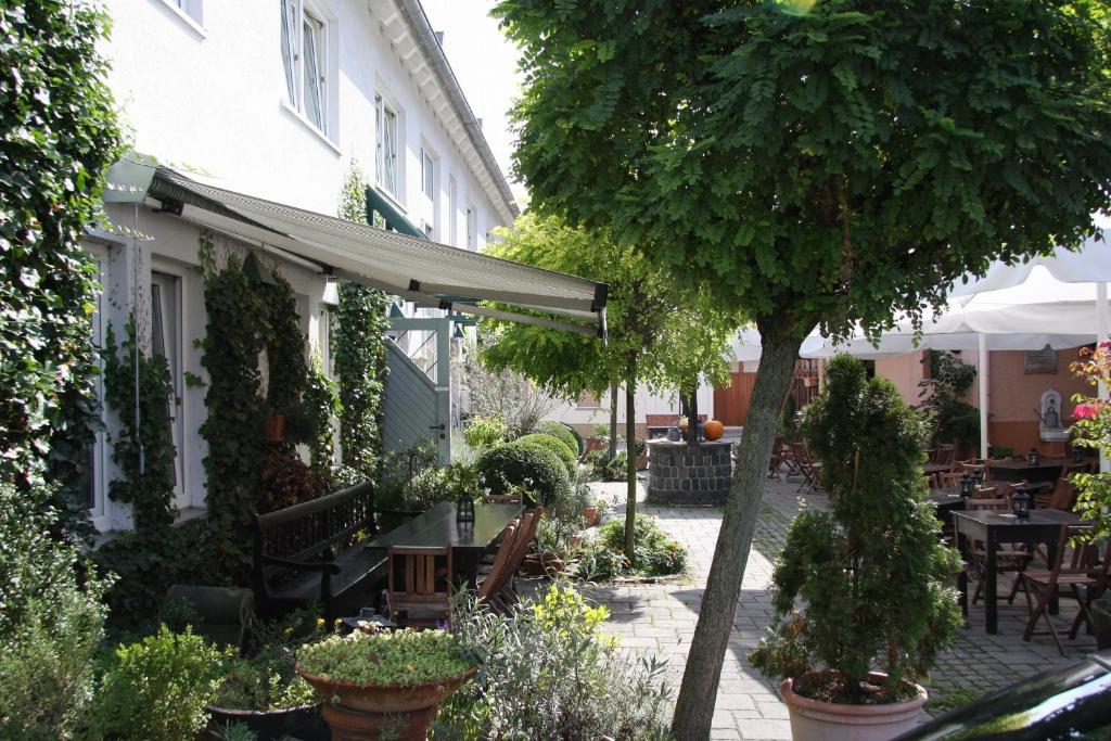 Hotel Gasthof Gruener Wald هوفهايم آم تاونوس المظهر الخارجي الصورة