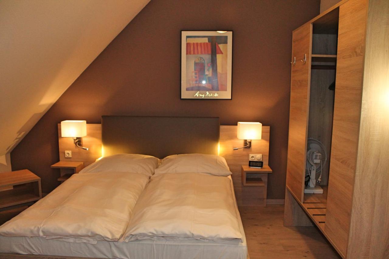 Hotel Gasthof Gruener Wald هوفهايم آم تاونوس المظهر الخارجي الصورة
