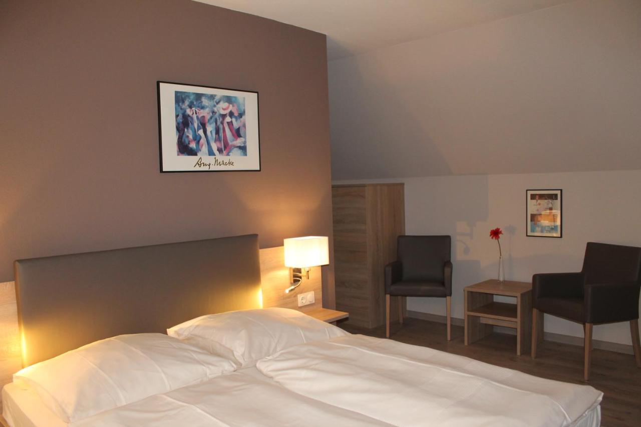 Hotel Gasthof Gruener Wald هوفهايم آم تاونوس المظهر الخارجي الصورة