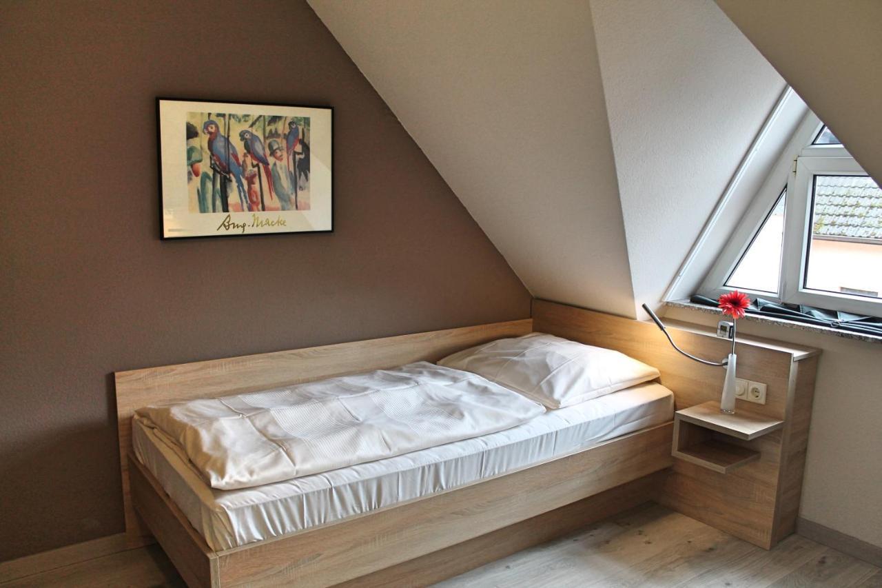 Hotel Gasthof Gruener Wald هوفهايم آم تاونوس المظهر الخارجي الصورة